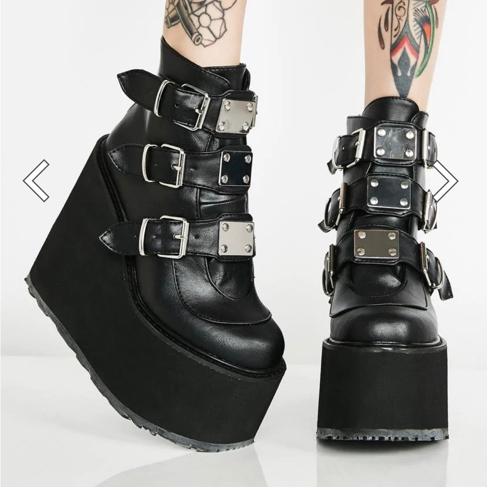 DEMONIA Matte Trinity Low Boots Size 9